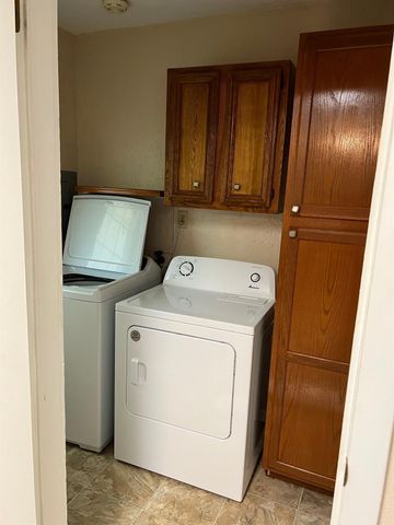 110 S Oleander Street, Lake Jackson, TX 77566