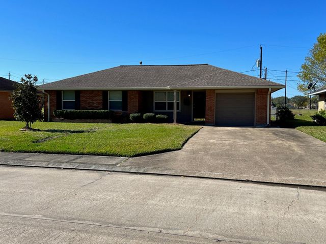 110 S Oleander Street, Lake Jackson, TX 77566