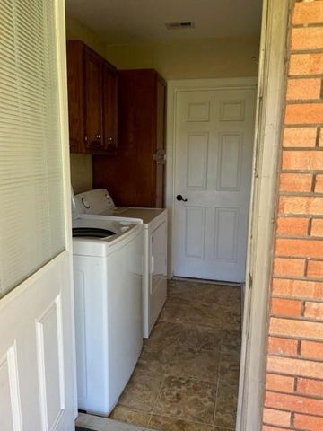 110 S Oleander Street, Lake Jackson, TX 77566