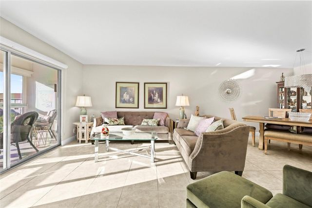 800 SW 125th Way 405-O, Pembroke Pines, FL 33027