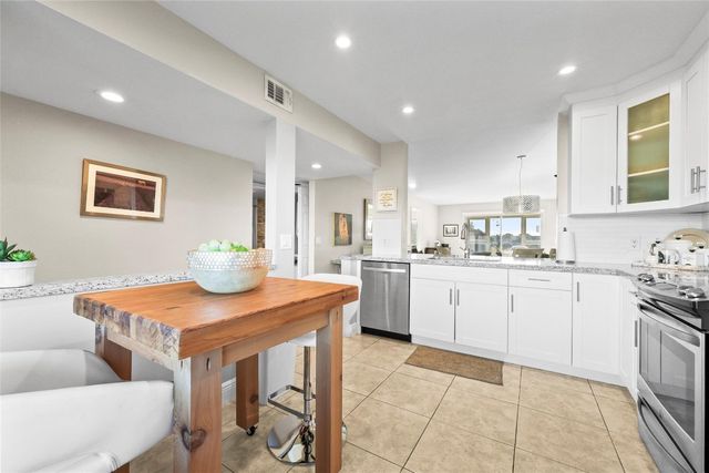 800 SW 125th Way 405-O, Pembroke Pines, FL 33027