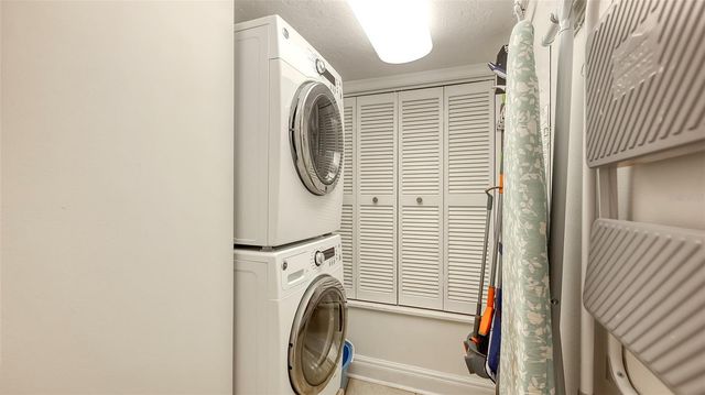 5880 MIDNIGHT PASS ROAD 307, Sarasota, FL 34242