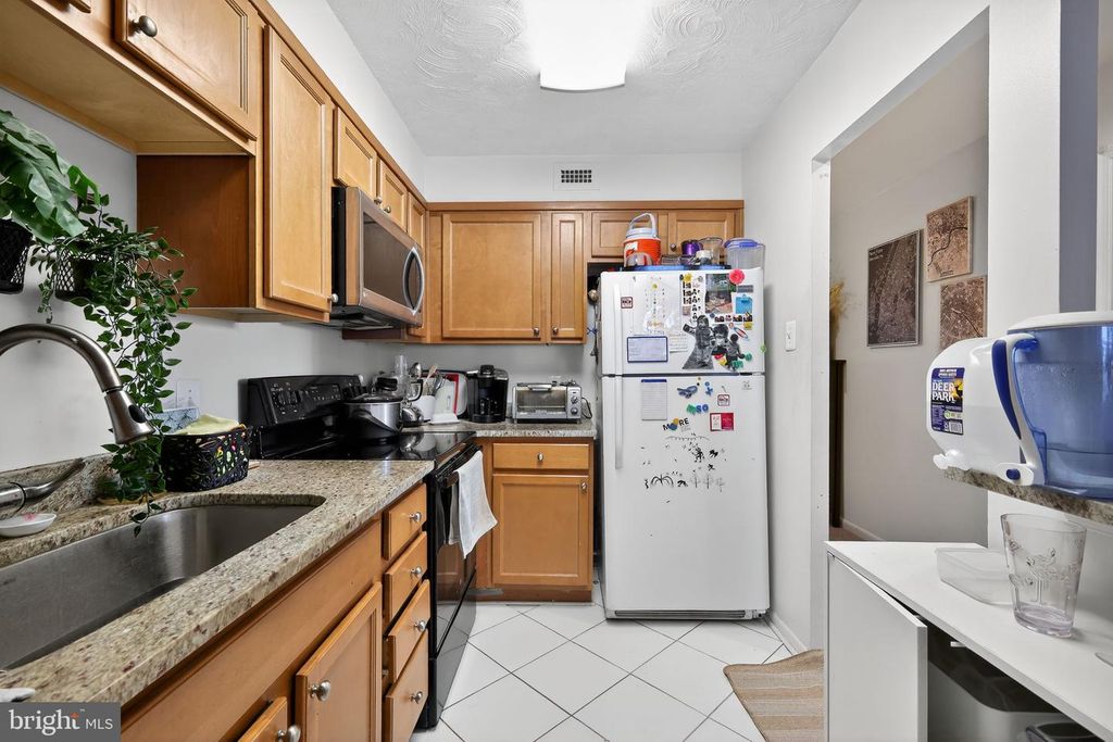 Image 15 of property listing at 7400 LAKEVIEW DR #N203, Bethesda, MD 20817