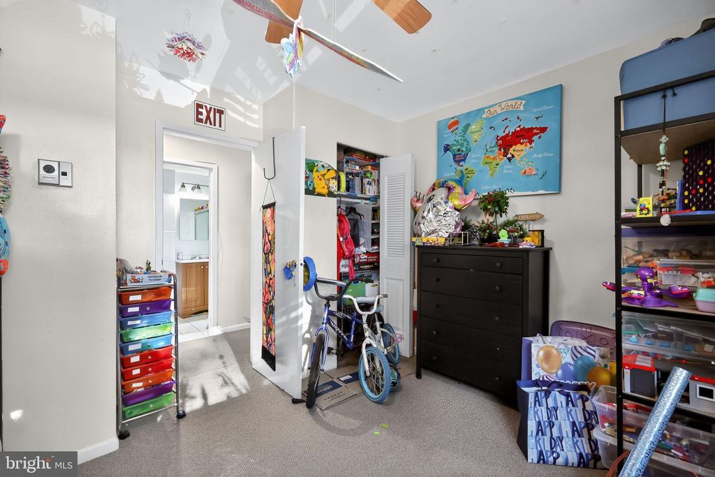 Image 18 of property listing at 7400 LAKEVIEW DR #N203, Bethesda, MD 20817