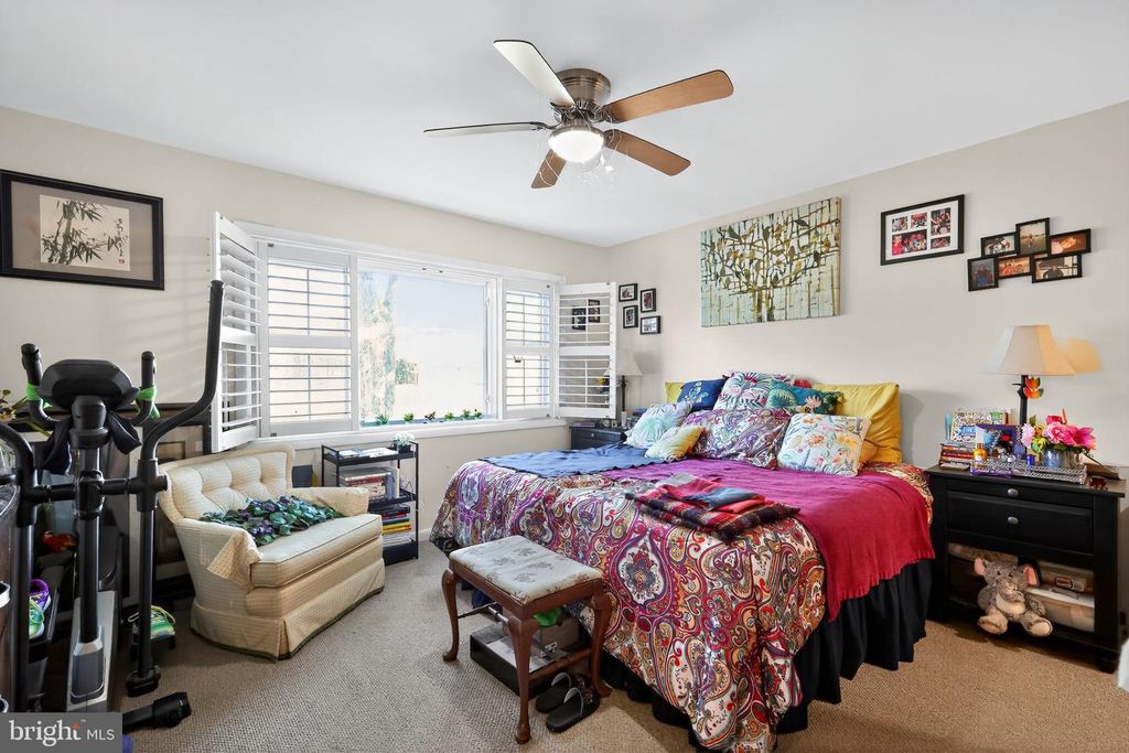 Image 20 of property listing at 7400 LAKEVIEW DR #N203, Bethesda, MD 20817