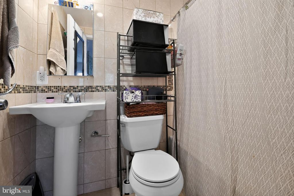 Image 21 of property listing at 7400 LAKEVIEW DR #N203, Bethesda, MD 20817