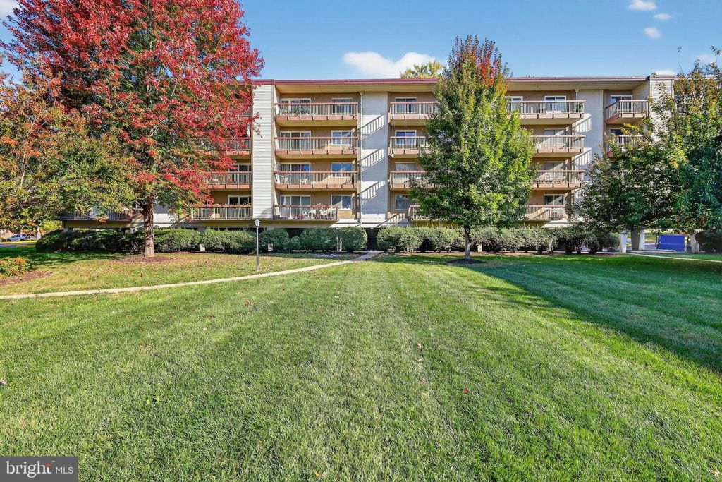 Image 29 of property listing at 7400 LAKEVIEW DR #N203, Bethesda, MD 20817
