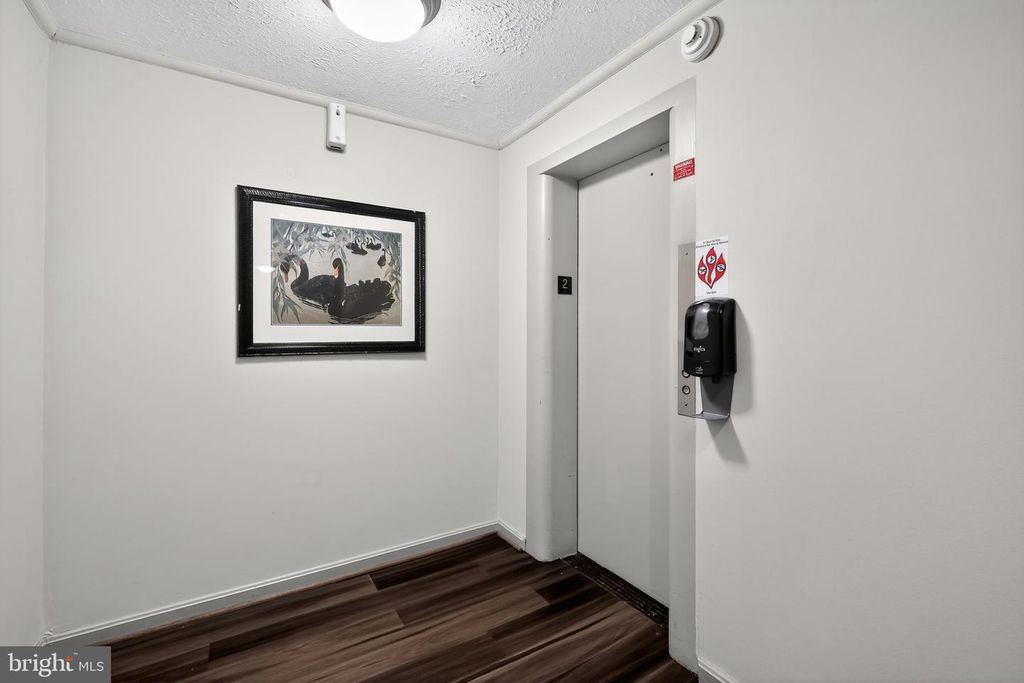 Image 5 of property listing at 7400 LAKEVIEW DR #N203, Bethesda, MD 20817