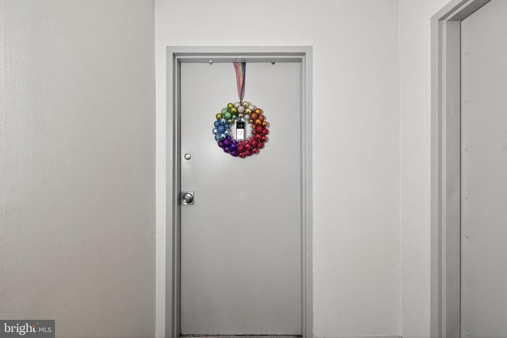 Image 6 of property listing at 7400 LAKEVIEW DR #N203, Bethesda, MD 20817