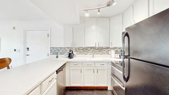 5880 Forest View Road C, Lisle, IL 60532