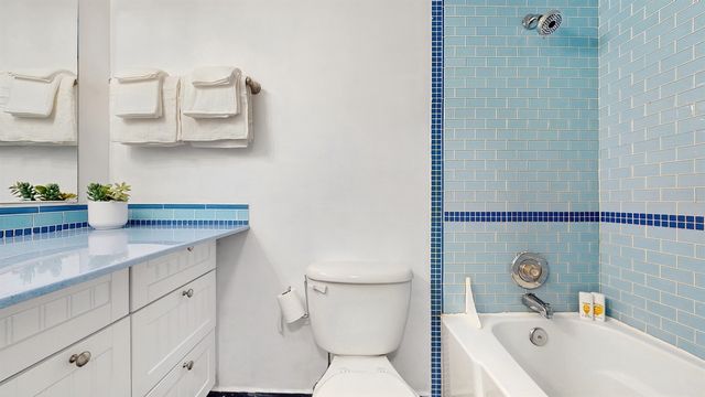 5880 Forest View Road C, Lisle, IL 60532