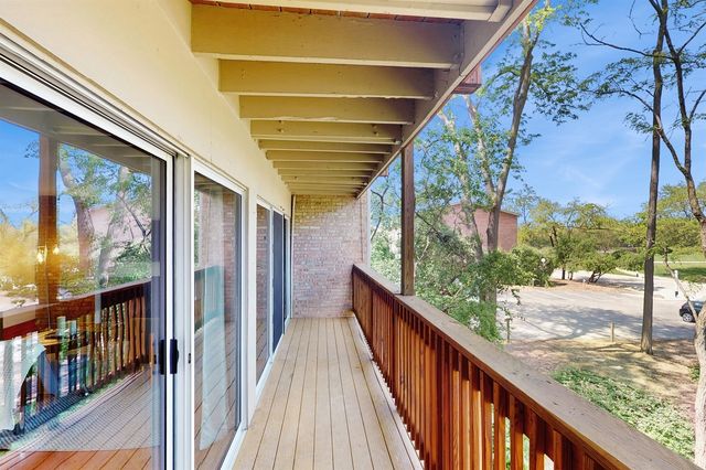 5880 Forest View Road C, Lisle, IL 60532