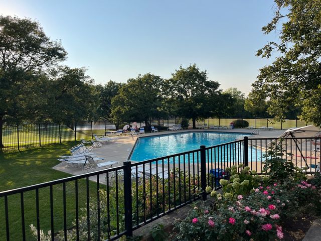 5880 Forest View Road C, Lisle, IL 60532