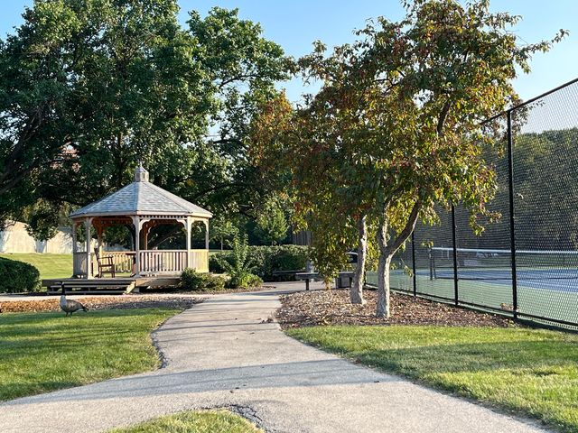 5880 Forest View Road C, Lisle, IL 60532