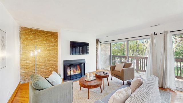 5880 Forest View Road C, Lisle, IL 60532