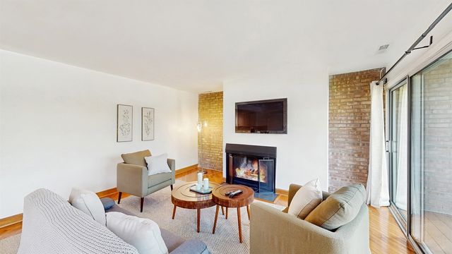 5880 Forest View Road C, Lisle, IL 60532
