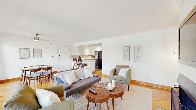 5880 Forest View Road C, Lisle, IL 60532