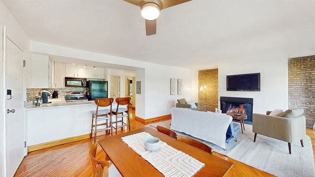 5880 Forest View Road C, Lisle, IL 60532