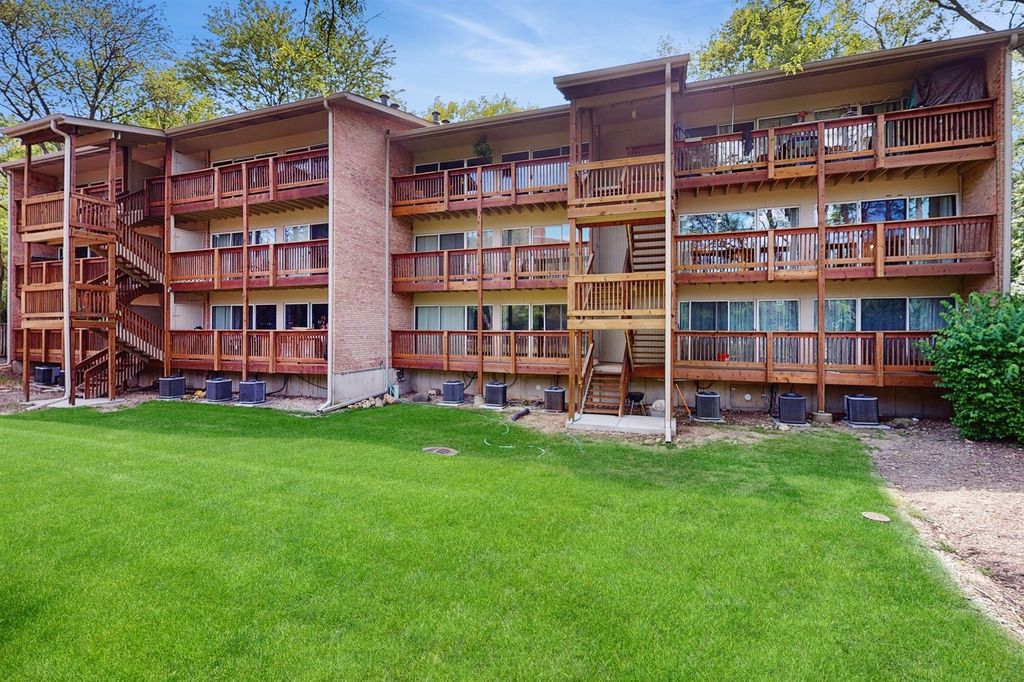 5880 Forest View Road C, Lisle, IL 60532