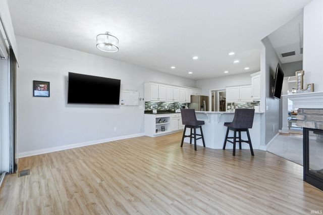 7228 Evansbrook Drive, Fort Wayne, IN 46835