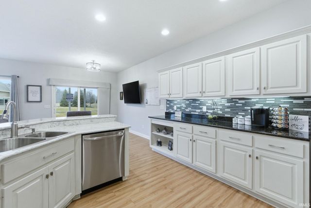 7228 Evansbrook Drive, Fort Wayne, IN 46835