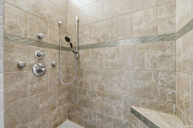 7228 Evansbrook Drive, Fort Wayne, IN 46835