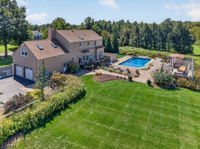 6 Pinewood Rd, Holland Twp., NJ 08848
