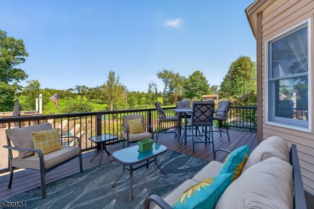 6 Pinewood Rd, Holland Twp., NJ 08848