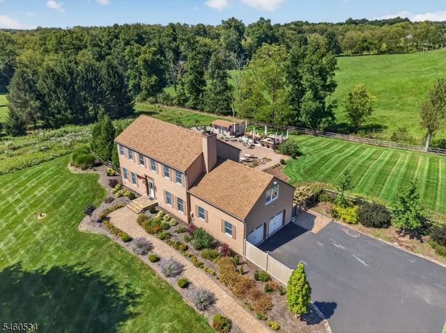6 Pinewood Rd, Holland Twp., NJ 08848