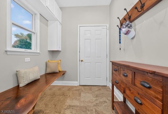 6 Pinewood Rd, Holland Twp., NJ 08848