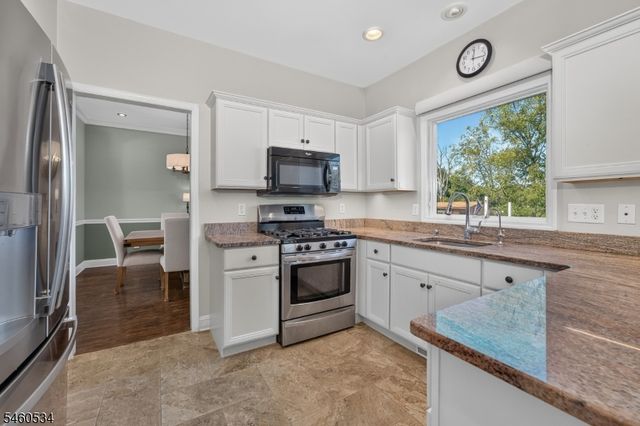 6 Pinewood Rd, Holland Twp., NJ 08848