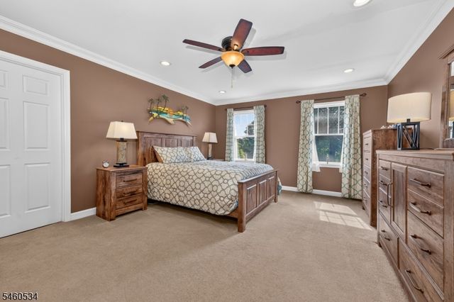 6 Pinewood Rd, Holland Twp., NJ 08848