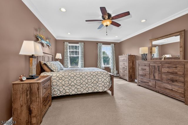 6 Pinewood Rd, Holland Twp., NJ 08848