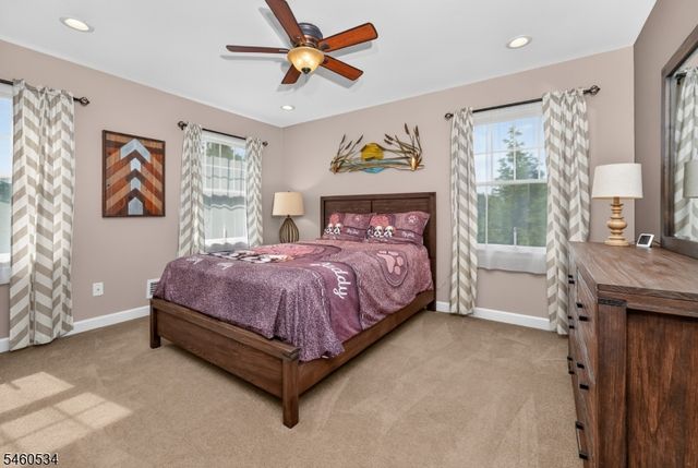 6 Pinewood Rd, Holland Twp., NJ 08848