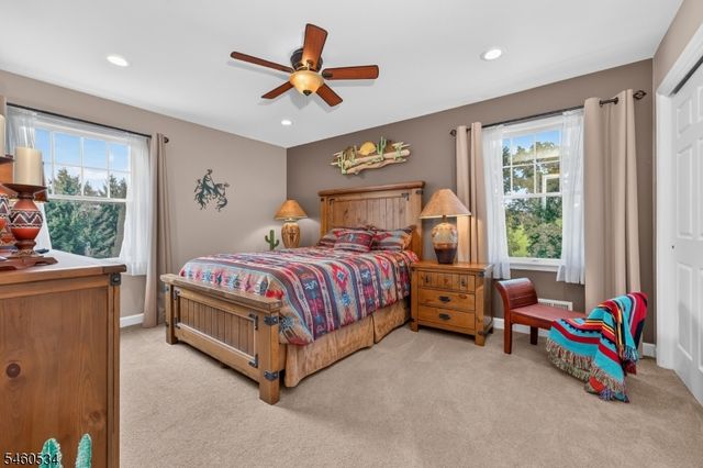 6 Pinewood Rd, Holland Twp., NJ 08848
