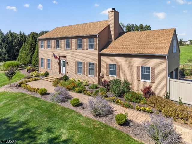 6 Pinewood Rd, Holland Twp., NJ 08848