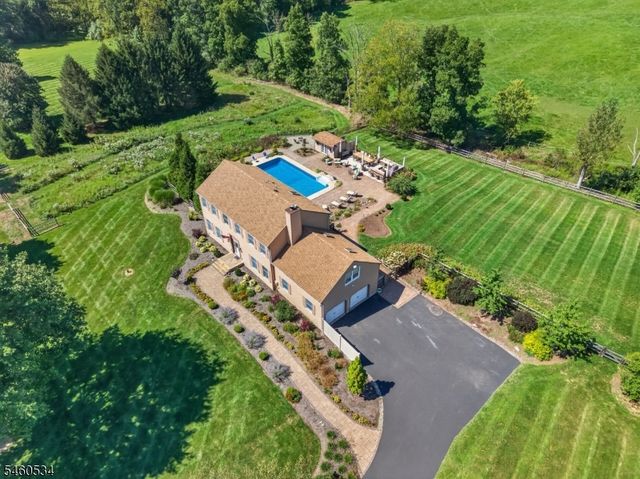 6 Pinewood Rd, Holland Twp., NJ 08848