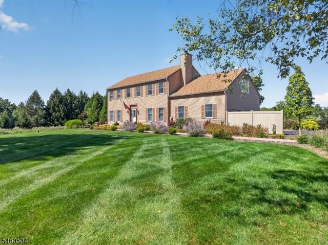6 Pinewood Rd, Holland Twp., NJ 08848