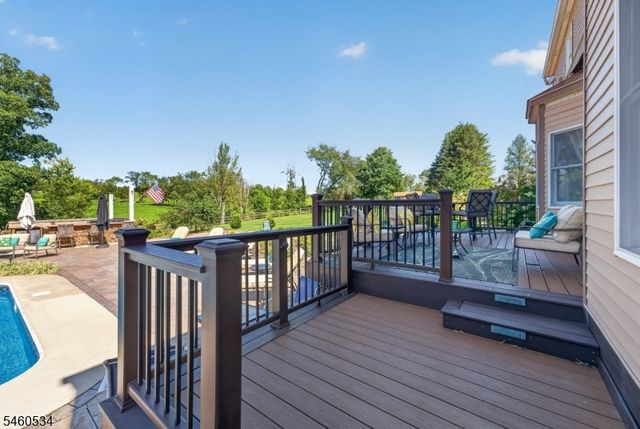 6 Pinewood Rd, Holland Twp., NJ 08848