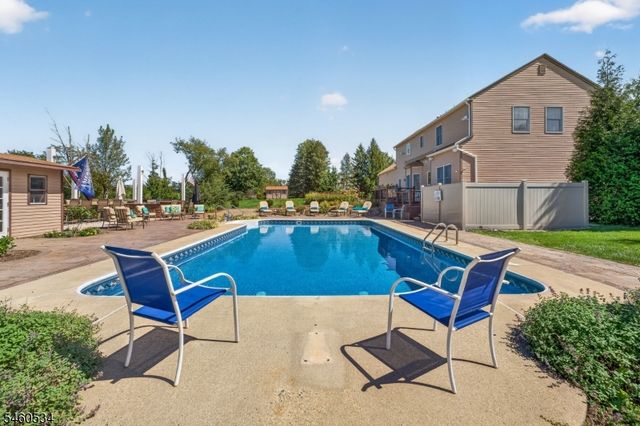 6 Pinewood Rd, Holland Twp., NJ 08848