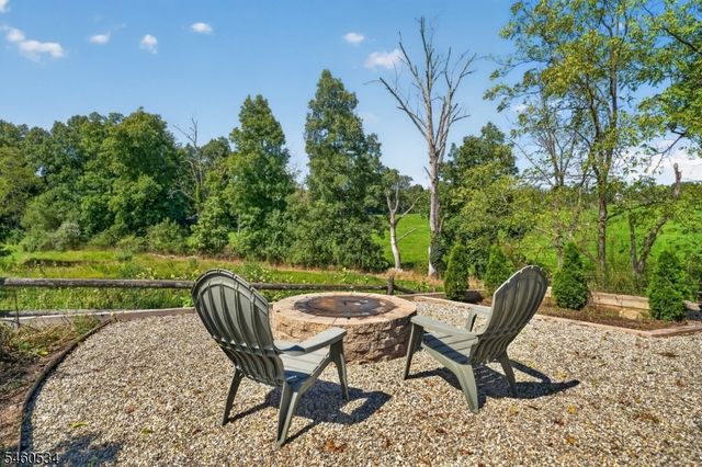 6 Pinewood Rd, Holland Twp., NJ 08848