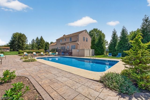 6 Pinewood Rd, Holland Twp., NJ 08848