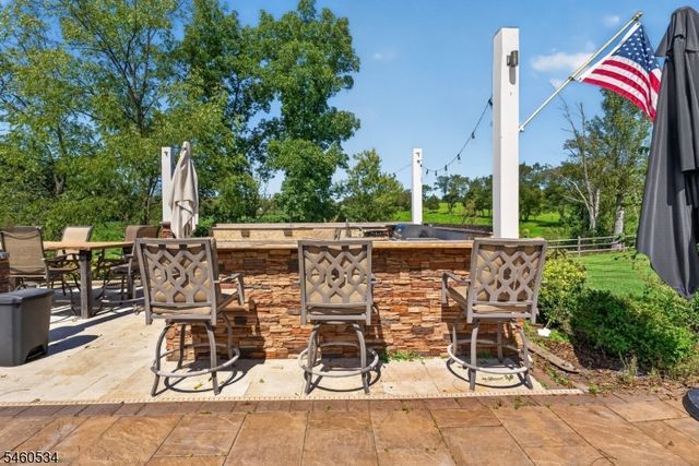 6 Pinewood Rd, Holland Twp., NJ 08848