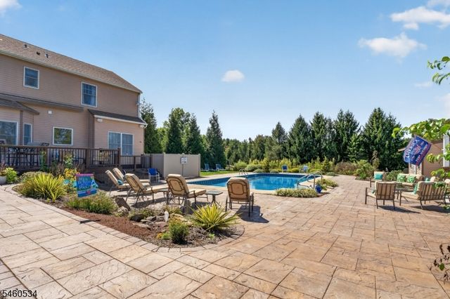 6 Pinewood Rd, Holland Twp., NJ 08848