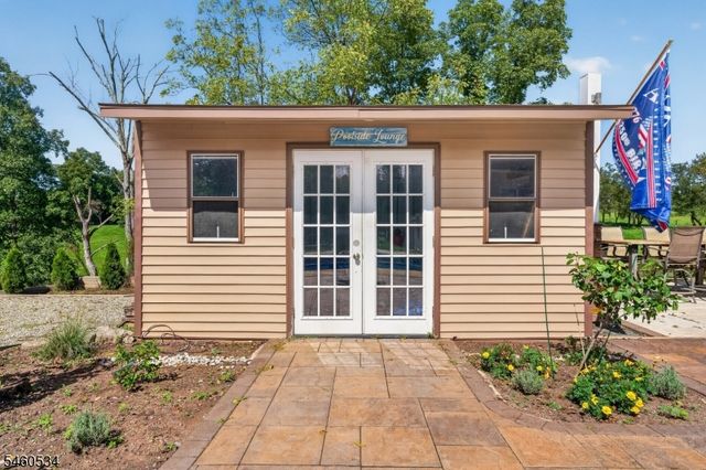 6 Pinewood Rd, Holland Twp., NJ 08848