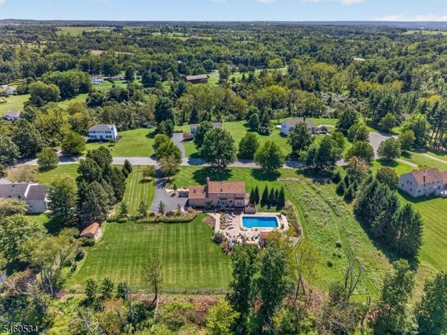 6 Pinewood Rd, Holland Twp., NJ 08848