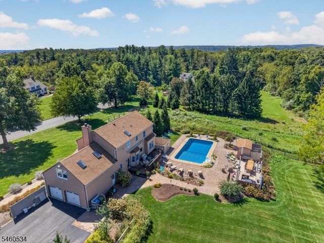 6 Pinewood Rd, Holland Twp., NJ 08848