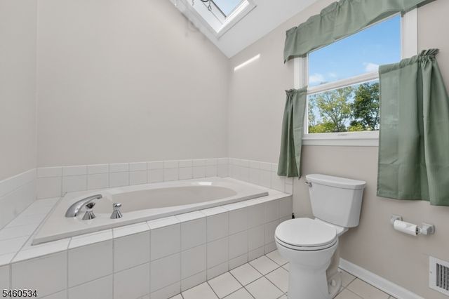 6 Pinewood Rd, Holland Twp., NJ 08848