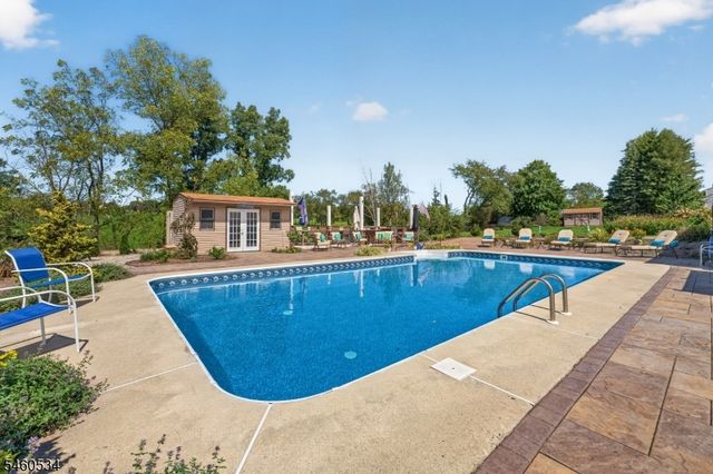 6 Pinewood Rd, Holland Twp., NJ 08848