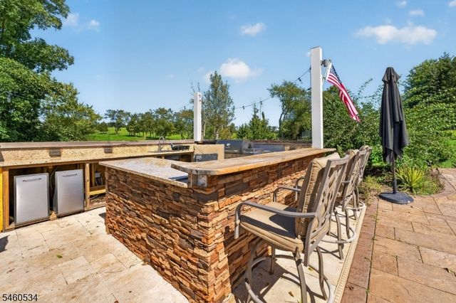 6 Pinewood Rd, Holland Twp., NJ 08848